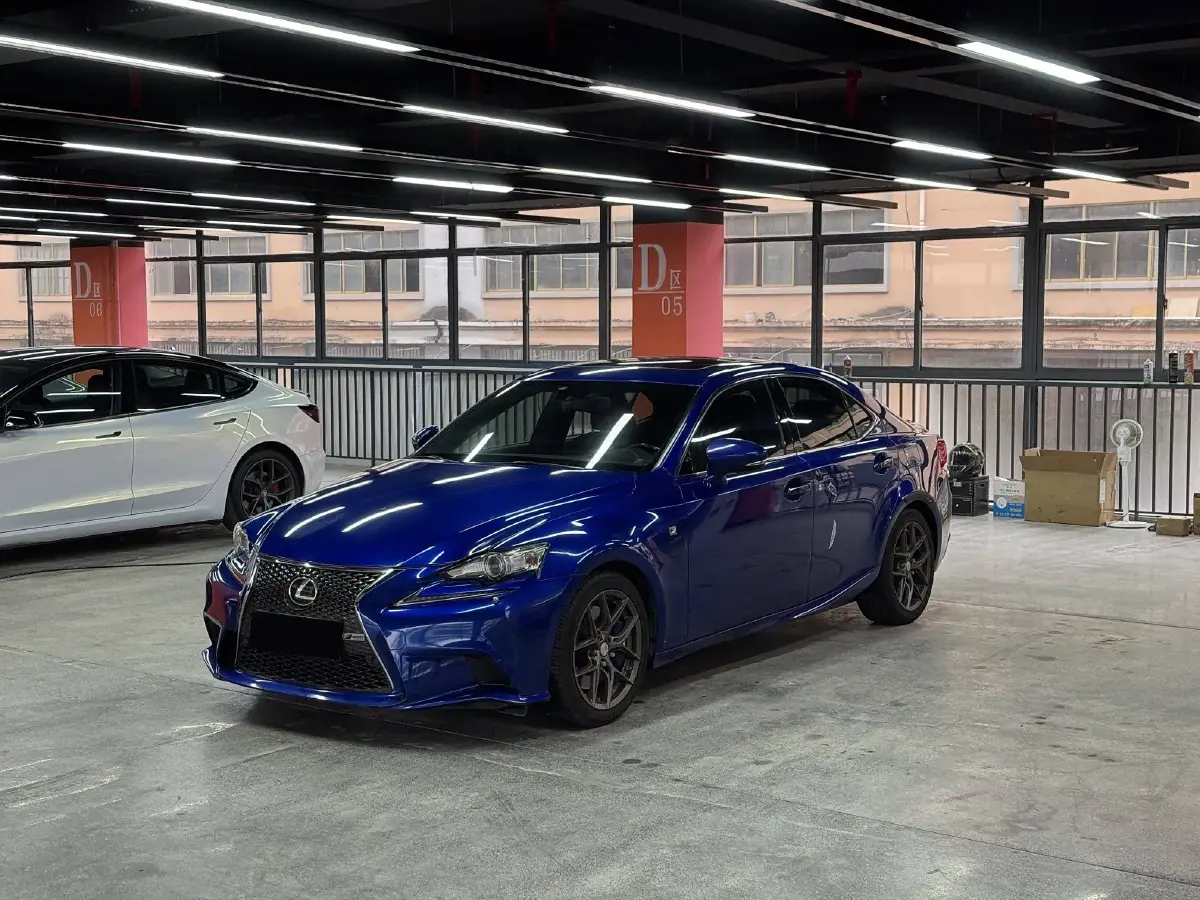 2015 Lexus IS 2.0T 245HP L4 8AT