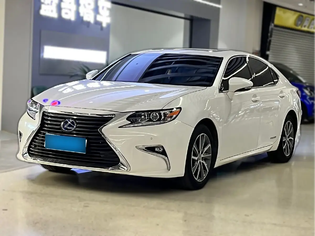 2017 Lexus ES 2.5L 160HP L4 E-CVT Hybrid