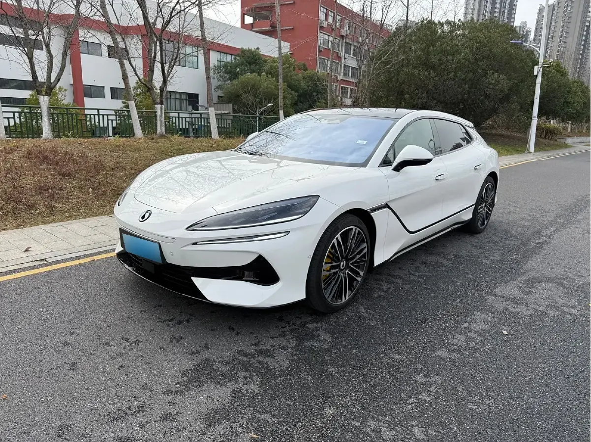 2024 Denza DenzaZ9GT 2.0T 207HP L4 E-CVT PHEV 38.5KWH