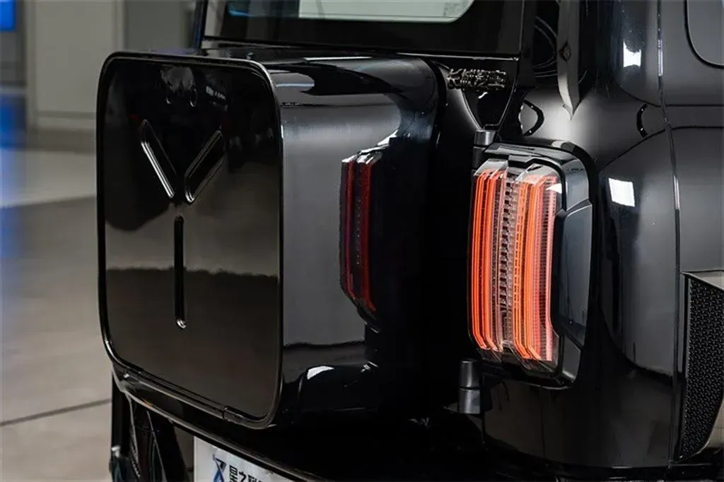 2023 Cyberspace 300 2.0T 227HP L4 8AT,autocango,china used car exporter,china ev exporter,chinese used car exporter,chinese used ev exporter