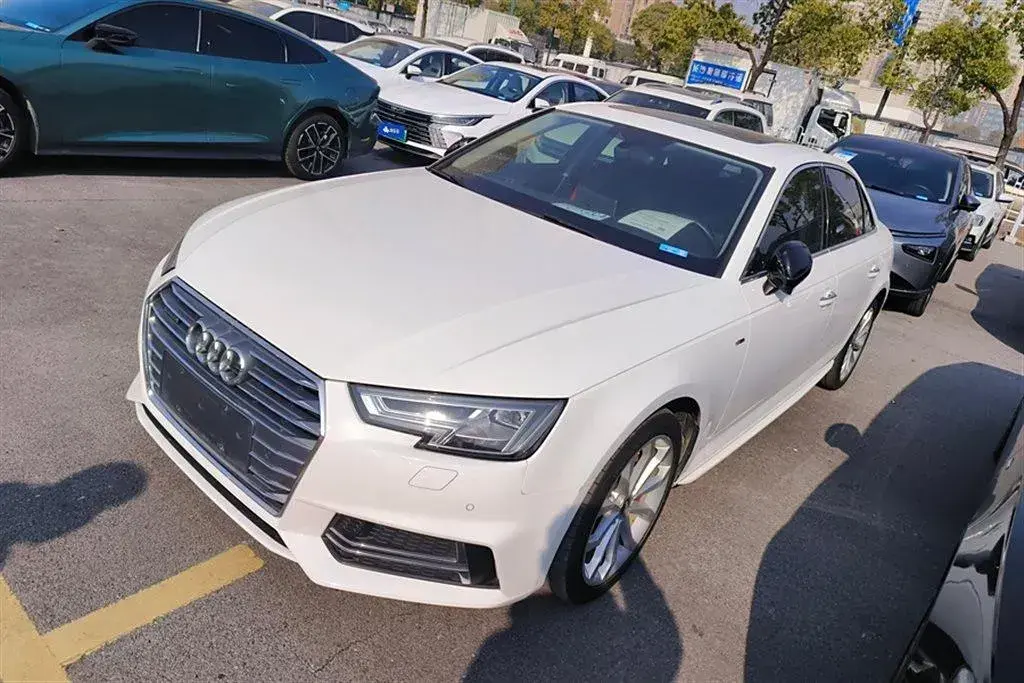 2018 Audi A4L 2.0T 252HP L4 7DCT