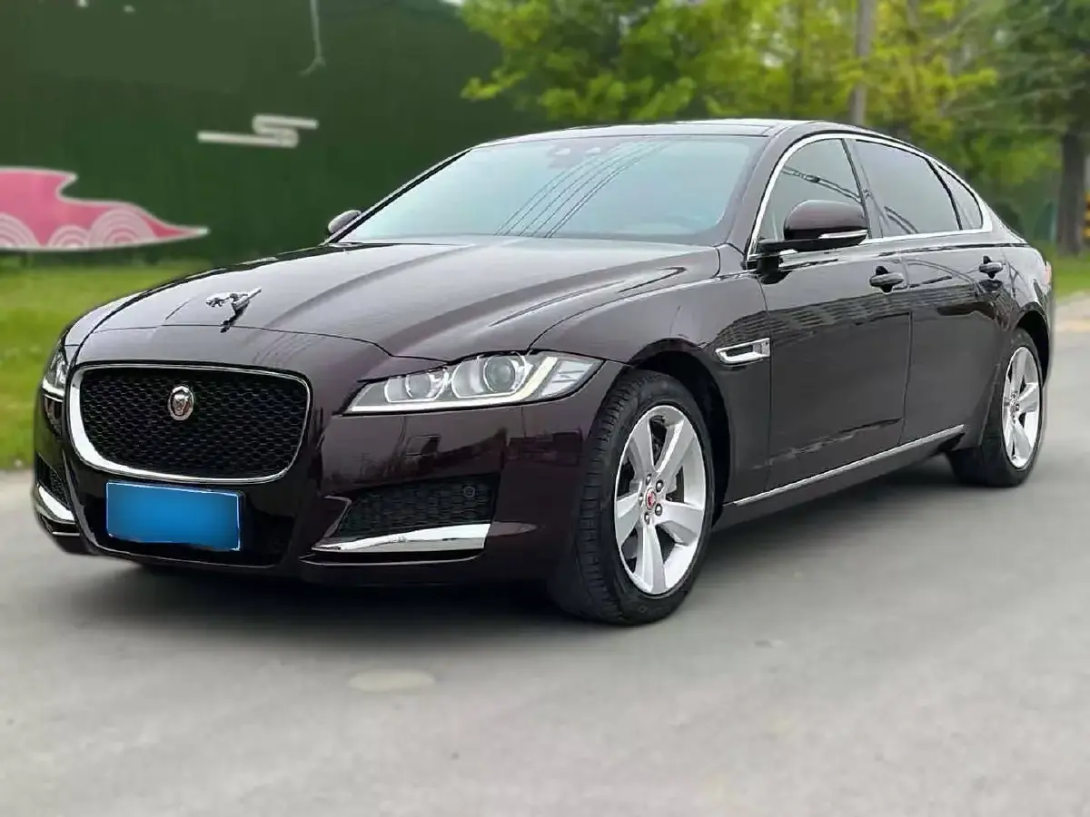 2020 Jaguar XFL 2.0T 200HP L4 8AT