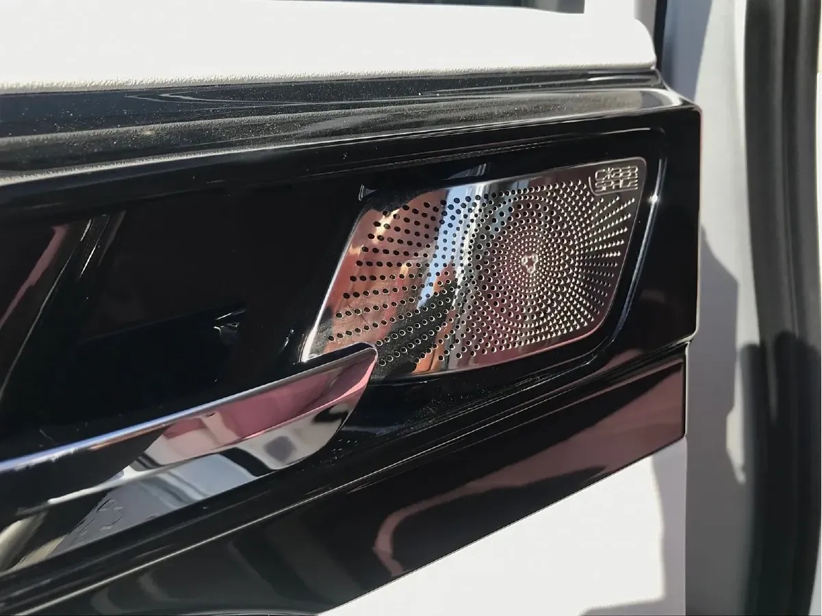 2021 Cyberspace 300 2.0T 227HP L4 8AT,autocango,china used car exporter,china ev exporter,chinese used car exporter,chinese used ev exporter