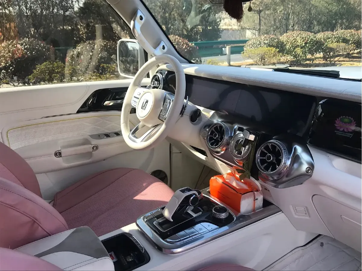 2021 Cyberspace 300 2.0T 227HP L4 8AT,autocango,china used car exporter,china ev exporter,chinese used car exporter,chinese used ev exporter