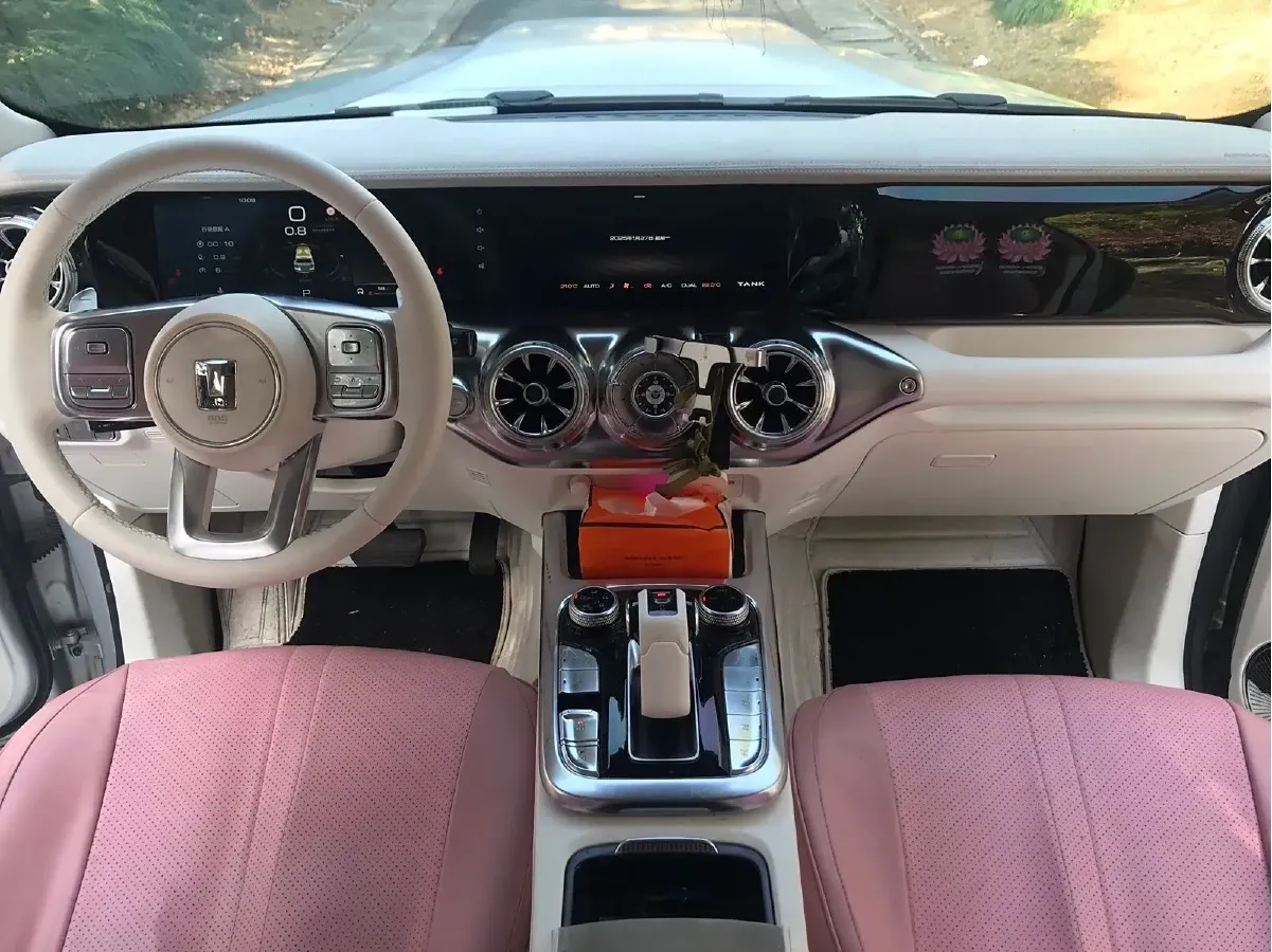 2021 Cyberspace 300 2.0T 227HP L4 8AT,autocango,china used car exporter,china ev exporter,chinese used car exporter,chinese used ev exporter