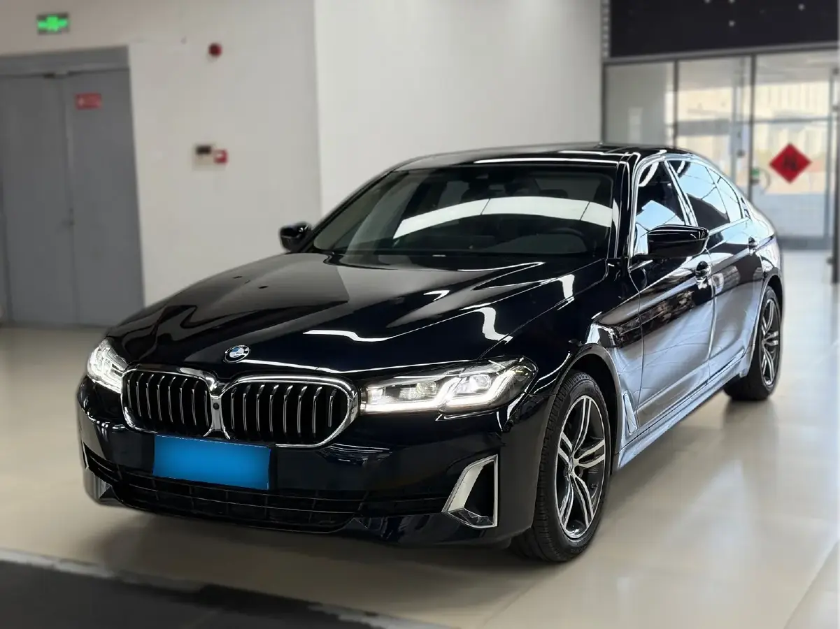 2022 BMW 5 Series 2.0T 252HP L4 8AT
