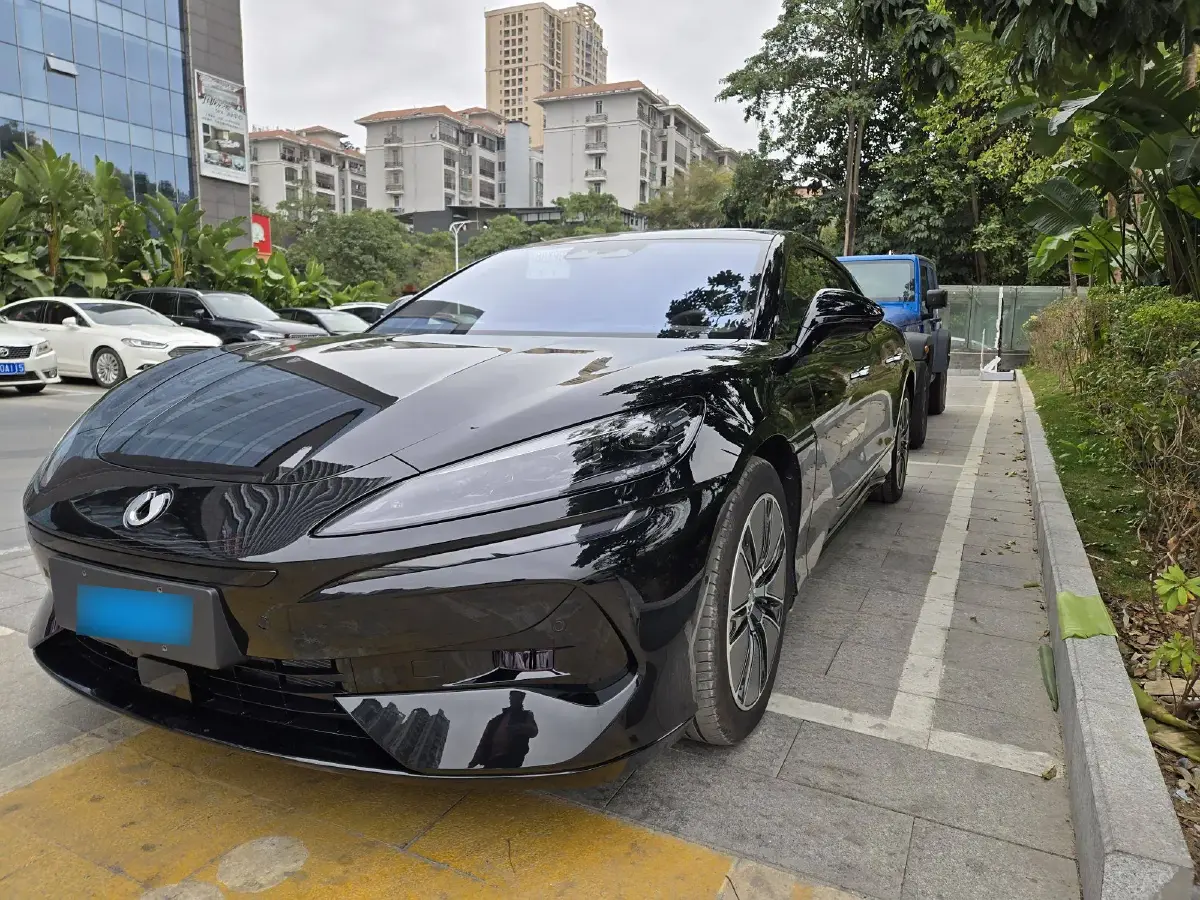 2024 Denza DenzaZ9GT 2.0T 207HP L4 E-CVT PHEV 38.5KWH