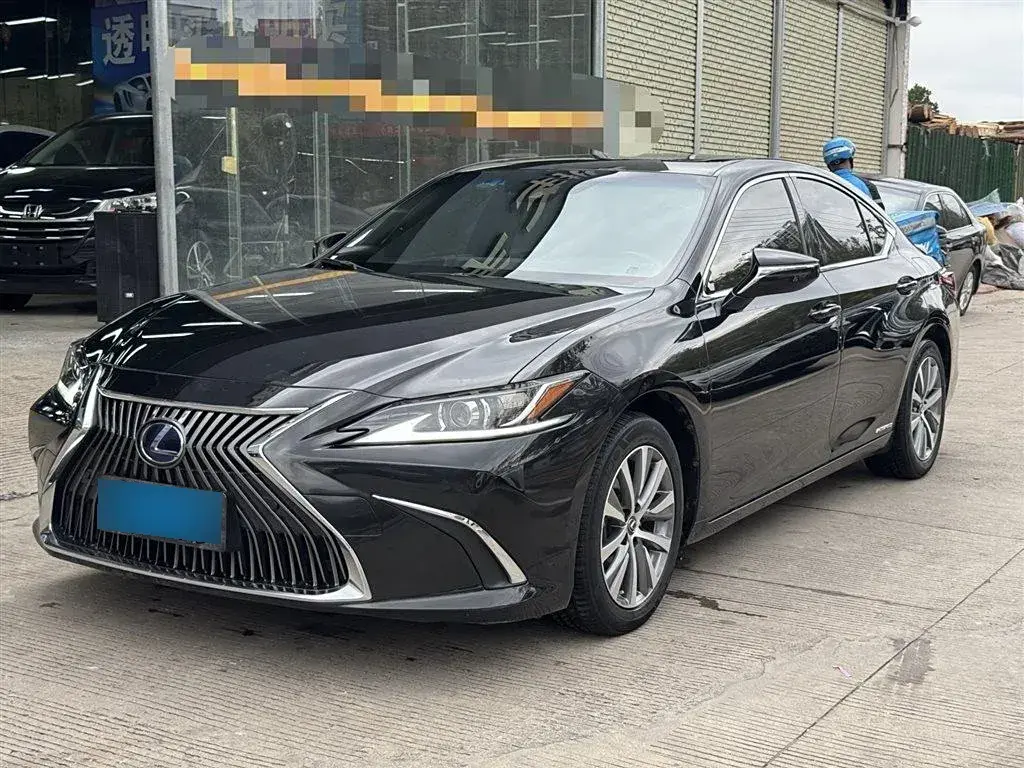 2020 Lexus ES 2.5L 178HP L4 E-CVT Hybrid