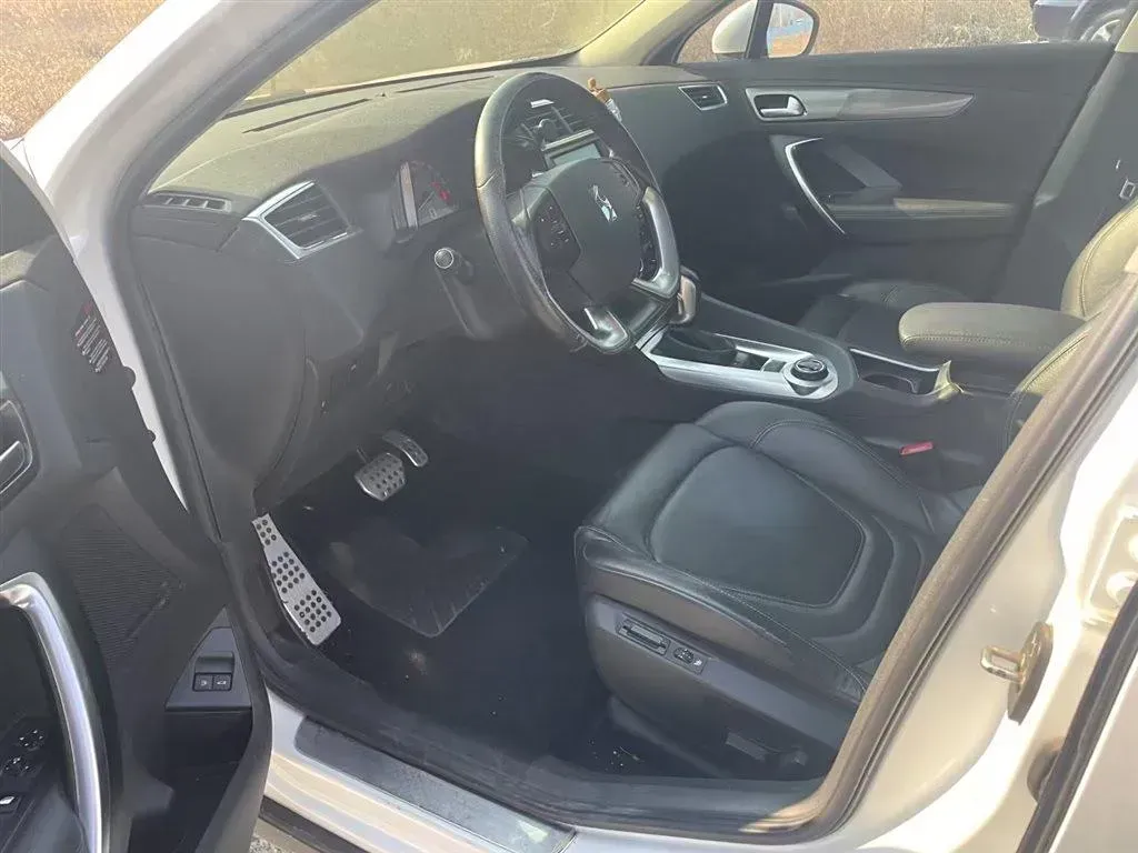 2014 DS 6 1.6T 200HP L4 6AT,autocango,china used car exporter,china ev exporter,chinese used car exporter,chinese used ev exporter