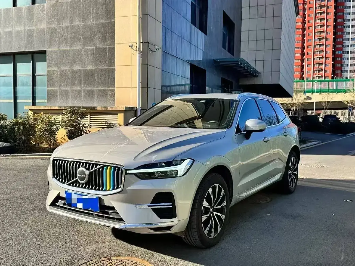 2023 Volvo XC60 2.0T 250HP L4 8AT