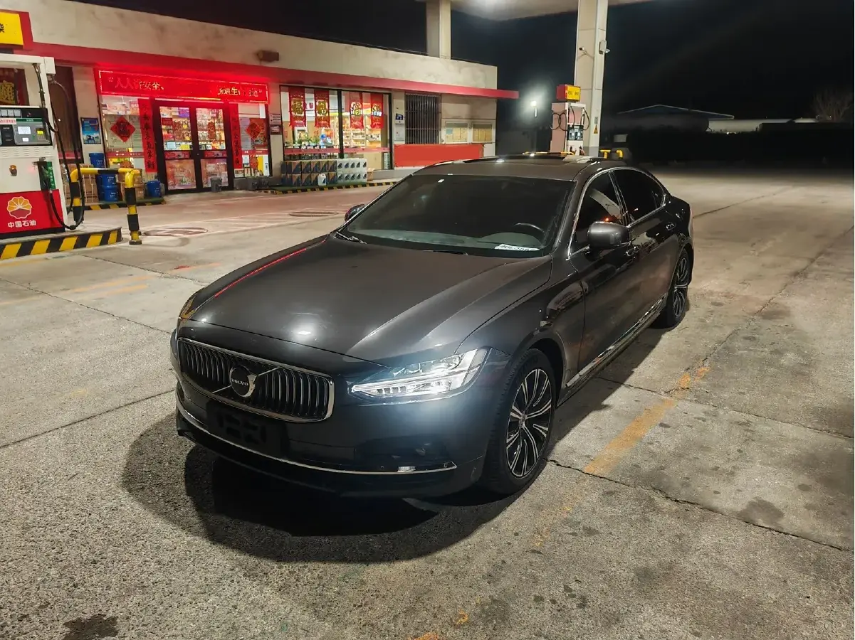 2021 Volvo S90 2.0T 250HP L4 8AT