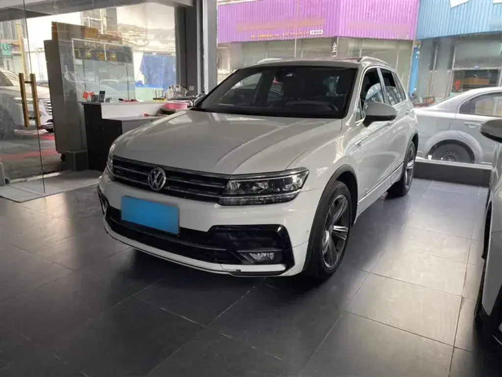 2018 Volkswagen Tiguan 2.0T 220HP L4 7DCT