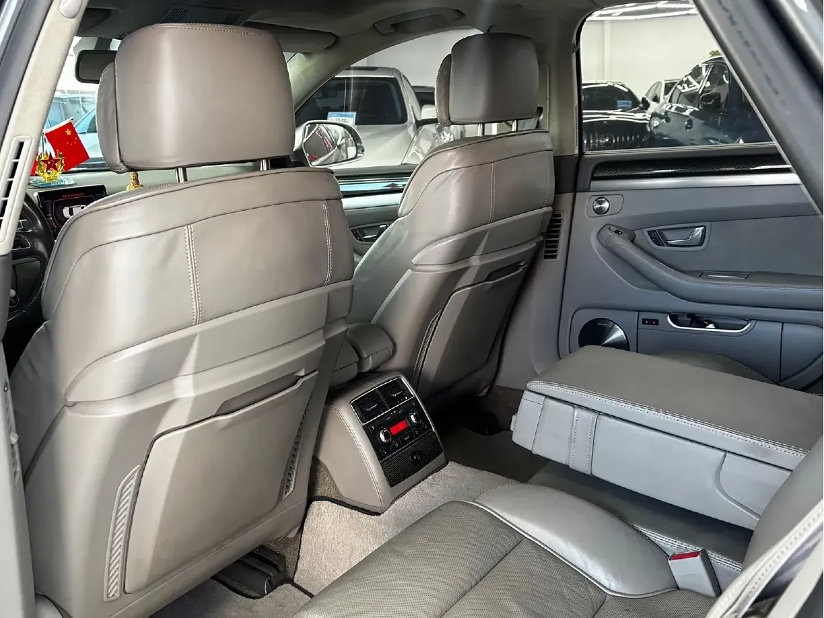 2009 Audi S8 5.2L 450HP V10 6AT,autocango,china used car exporter,china ev exporter,chinese used car exporter,chinese used ev exporter