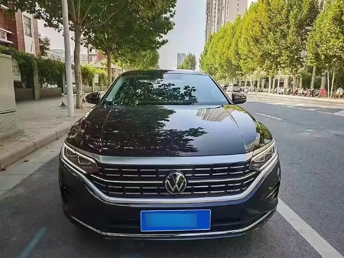 2024 Volkswagen Passat 2.0T 220HP L4 7DCT