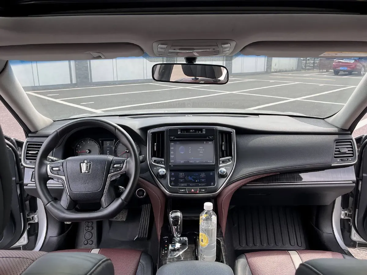 2017 Toyota Crown 2.0T 235HP L4 8AT,autocango,china used car exporter,china ev exporter,chinese used car exporter,chinese used ev exporter