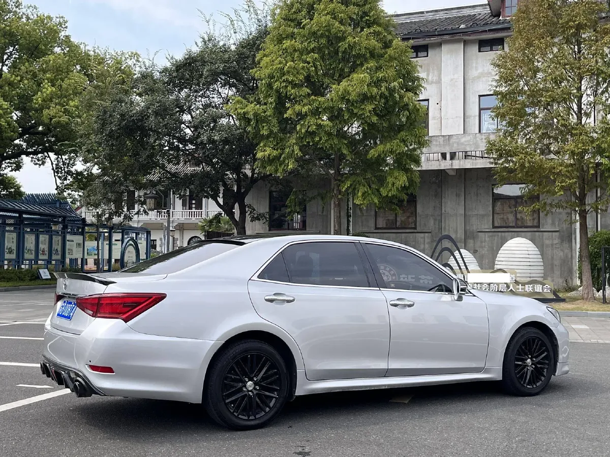 2017 Toyota Crown 2.0T 235HP L4 8AT,autocango,china used car exporter,china ev exporter,chinese used car exporter,chinese used ev exporter