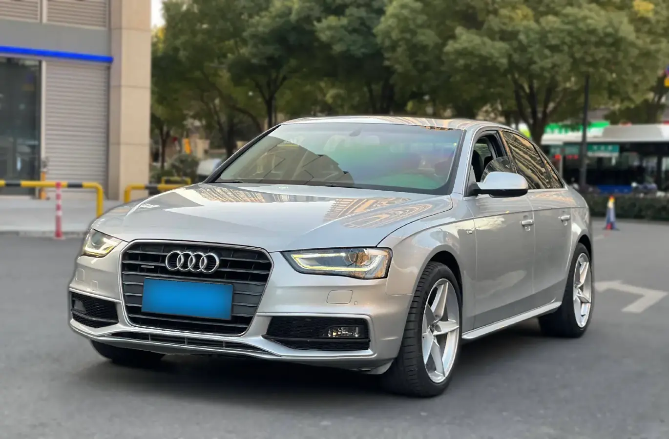 2015 Audi A4L 2.0T 224HP L4 7DCT