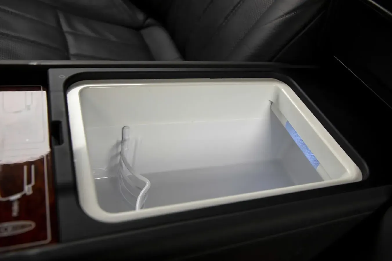 2012 Hyundai Equus 5.0L 430HP V8 8AT,autocango,china used car exporter,china ev exporter,chinese used car exporter,chinese used ev exporter