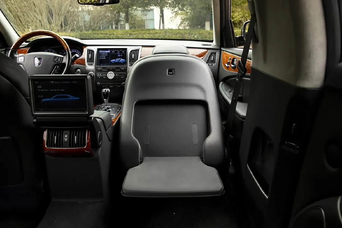 2012 Hyundai Equus 5.0L 430HP V8 8AT,autocango,china used car exporter,china ev exporter,chinese used car exporter,chinese used ev exporter