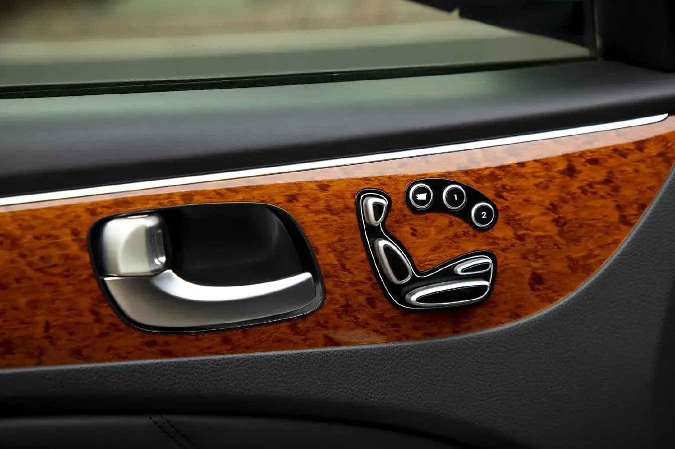 2012 Hyundai Equus 5.0L 430HP V8 8AT,autocango,china used car exporter,china ev exporter,chinese used car exporter,chinese used ev exporter