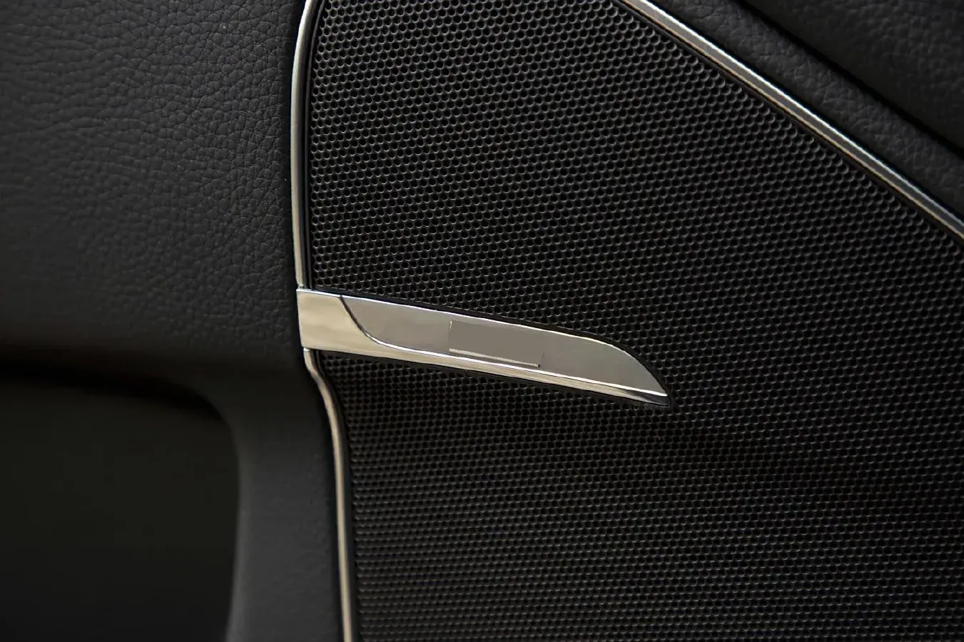 2012 Hyundai Equus 5.0L 430HP V8 8AT,autocango,china used car exporter,china ev exporter,chinese used car exporter,chinese used ev exporter