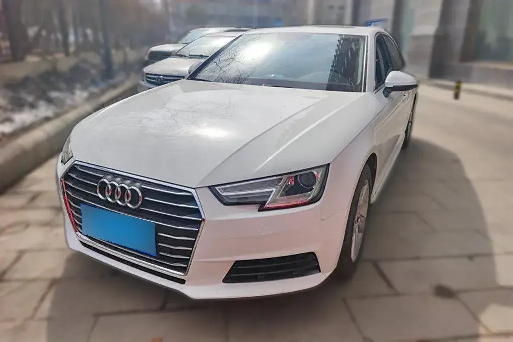 2017 Audi A4L 2.0T 190HP L4 7DCT