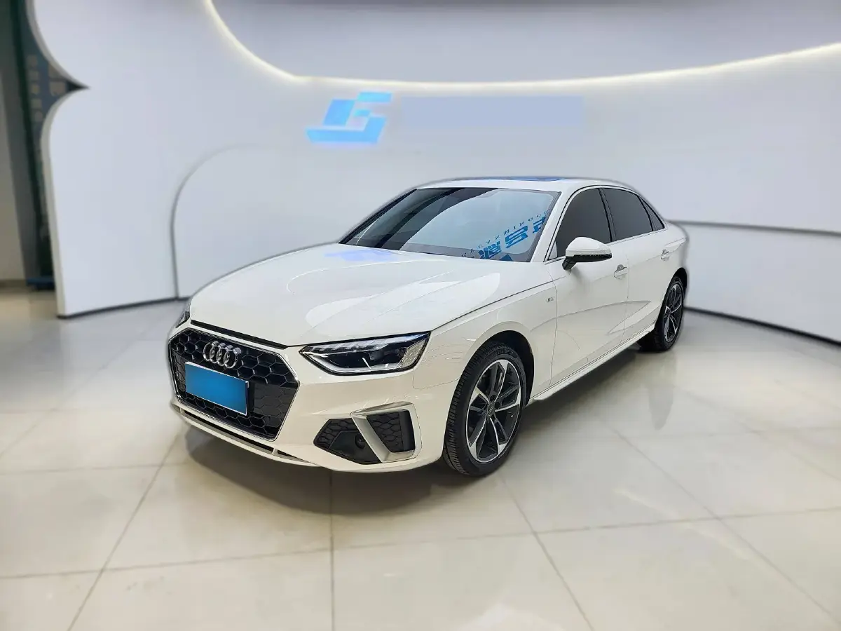 2022 Audi A4L 2.0T 190HP L4 7DCT