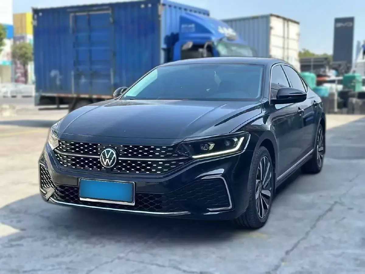 2022 Volkswagen Passat 2.0T 186HP L4 7DCT