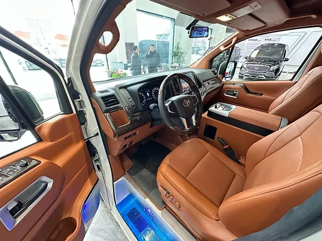 2011 Toyota Hiace 2.7L 154HP L4 4AT,autocango,china used car exporter,china ev exporter,chinese used car exporter,chinese used ev exporter