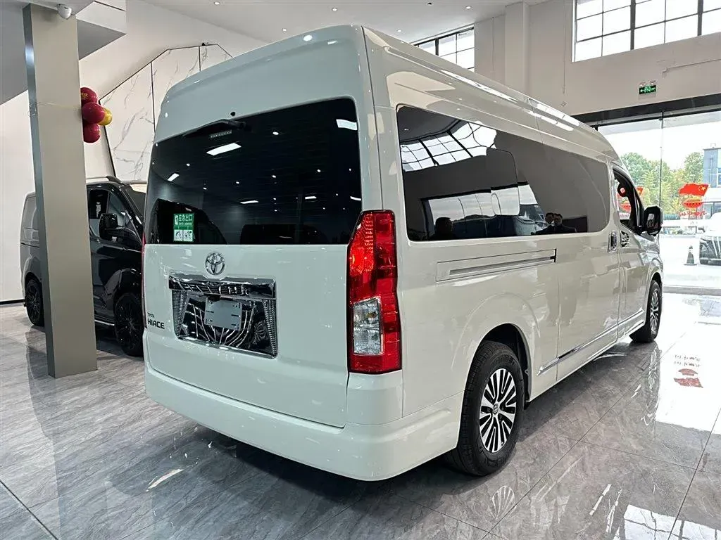 2011 Toyota Hiace 2.7L 154HP L4 4AT,autocango,china used car exporter,china ev exporter,chinese used car exporter,chinese used ev exporter
