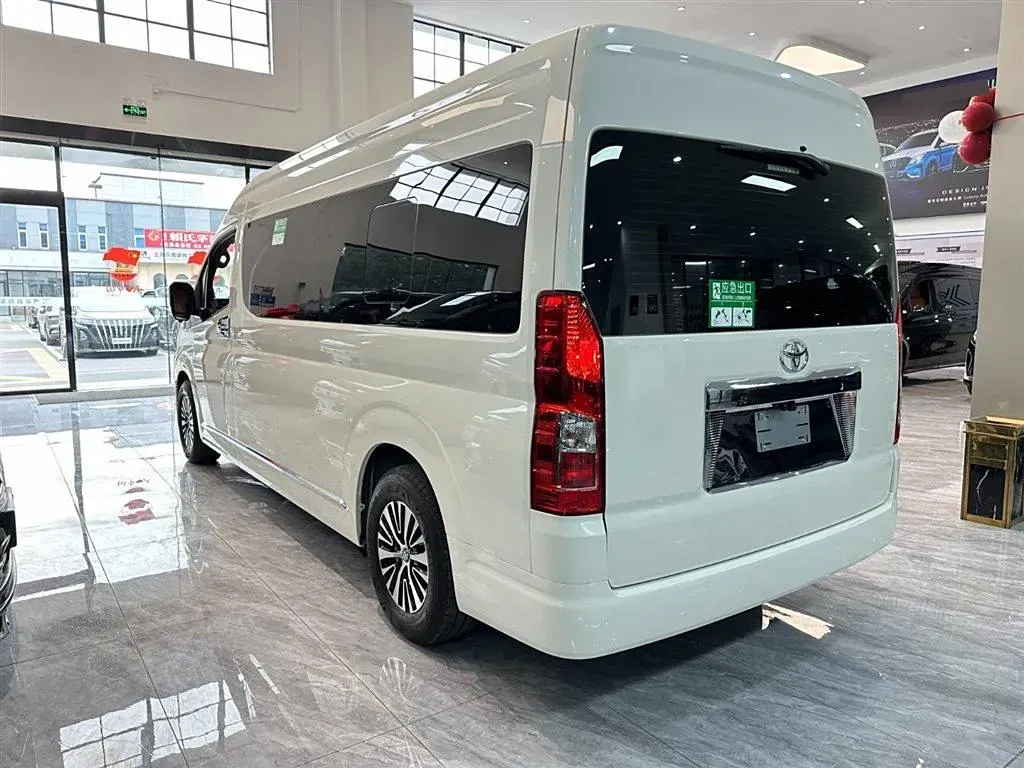 2011 Toyota Hiace 2.7L 154HP L4 4AT,autocango,china used car exporter,china ev exporter,chinese used car exporter,chinese used ev exporter