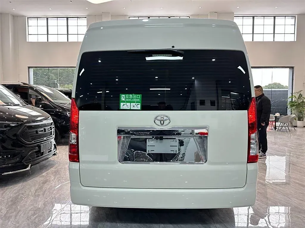 2011 Toyota Hiace 2.7L 154HP L4 4AT,autocango,china used car exporter,china ev exporter,chinese used car exporter,chinese used ev exporter