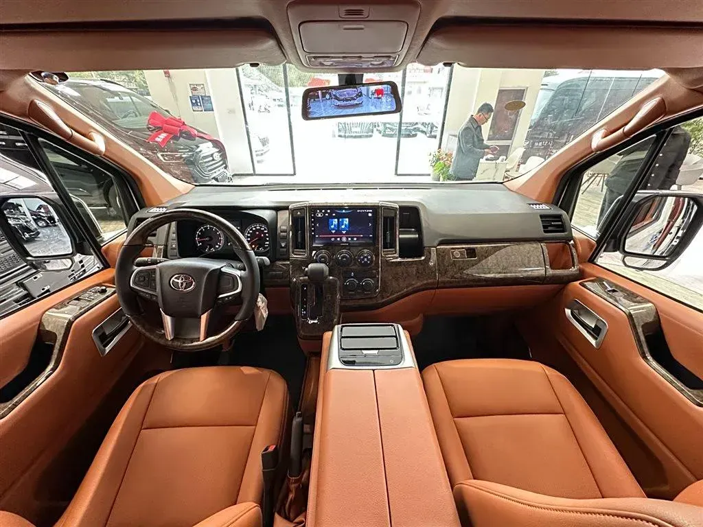 2011 Toyota Hiace 2.7L 154HP L4 4AT,autocango,china used car exporter,china ev exporter,chinese used car exporter,chinese used ev exporter