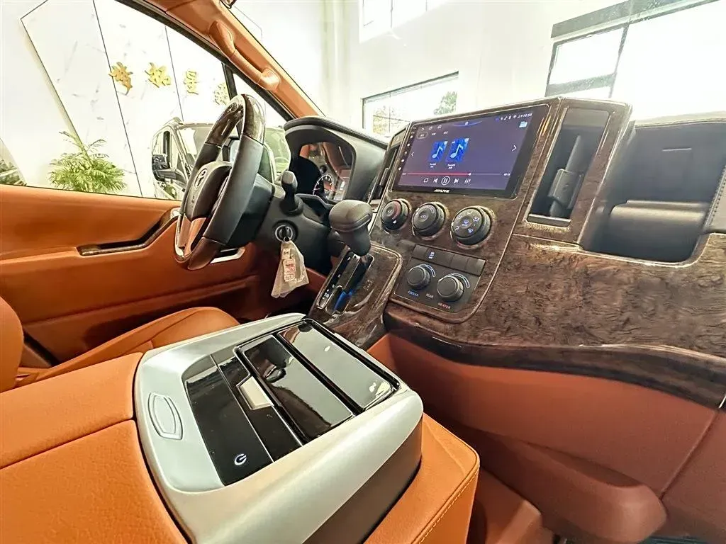 2011 Toyota Hiace 2.7L 154HP L4 4AT,autocango,china used car exporter,china ev exporter,chinese used car exporter,chinese used ev exporter