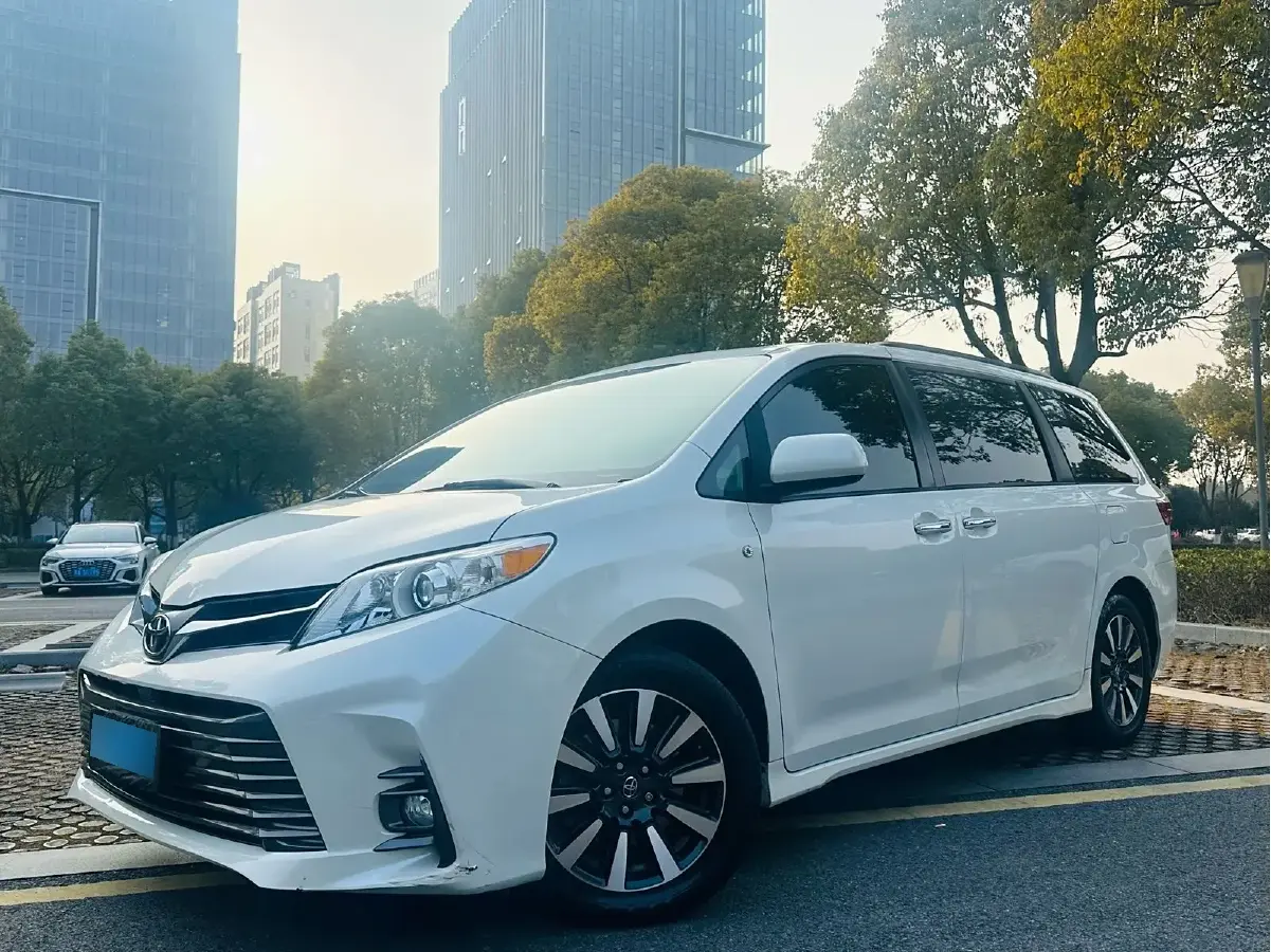 2015 Toyota Sienna 3.5L 269HP V6 6AT