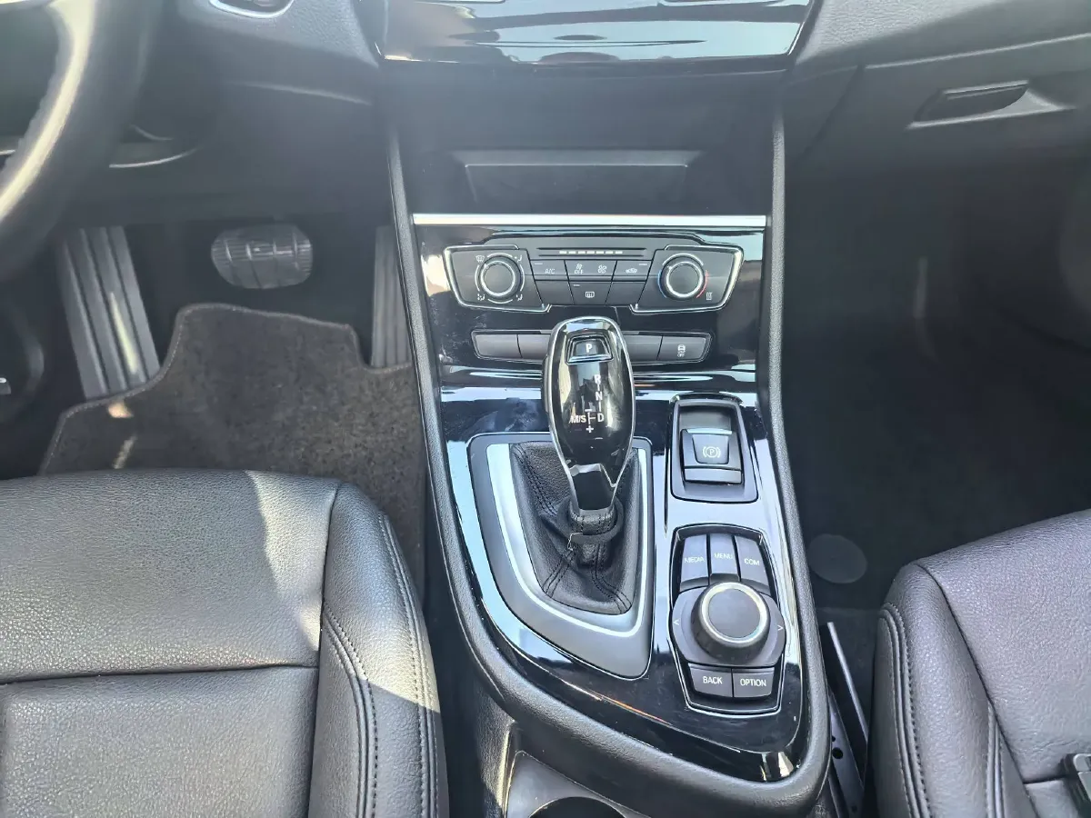 2018 BMW 2 Series SUV 1.5T 140HP L3 7DCT,autocango,china used car exporter,china ev exporter,chinese used car exporter,chinese used ev exporter