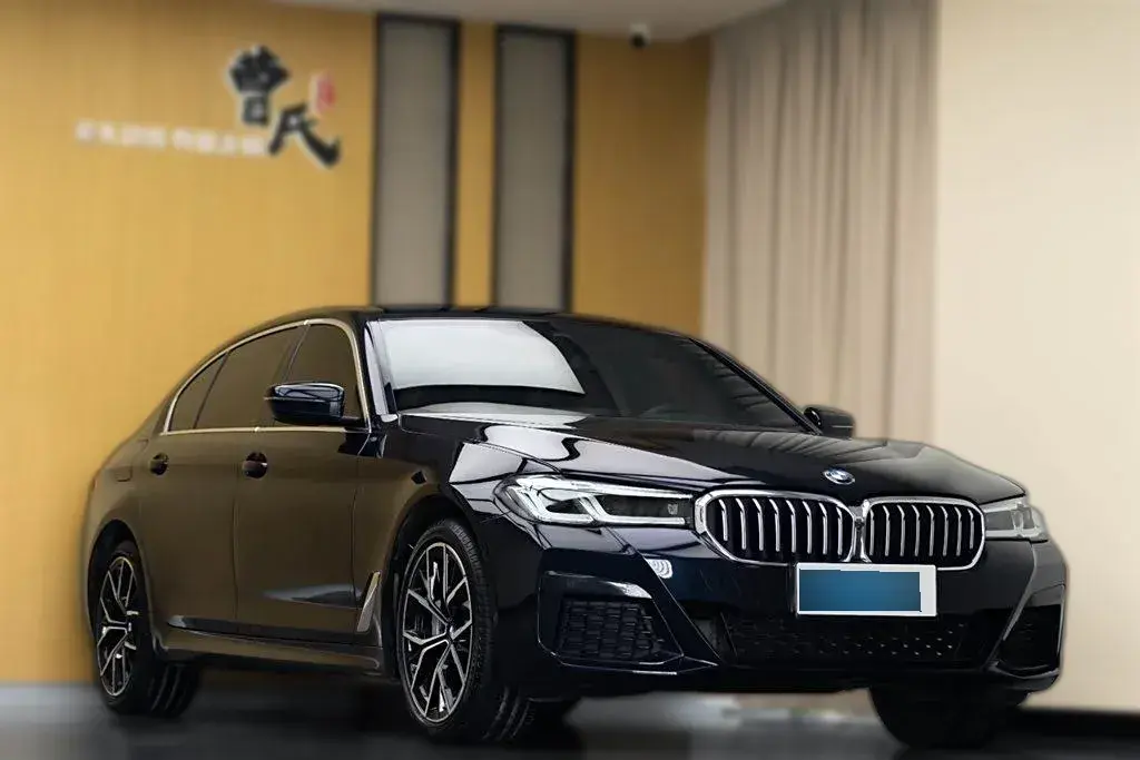 2022 BMW 5 Series 2.0T 252HP L4 8AT