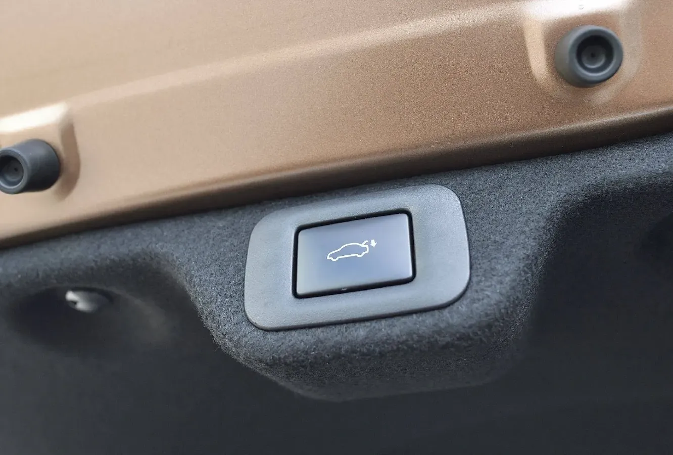 2023 Toyota CrownSportCross 2.4T 269HP L4 6AT Hybrid,autocango,china used car exporter,china ev exporter,chinese used car exporter,chinese used ev exporter