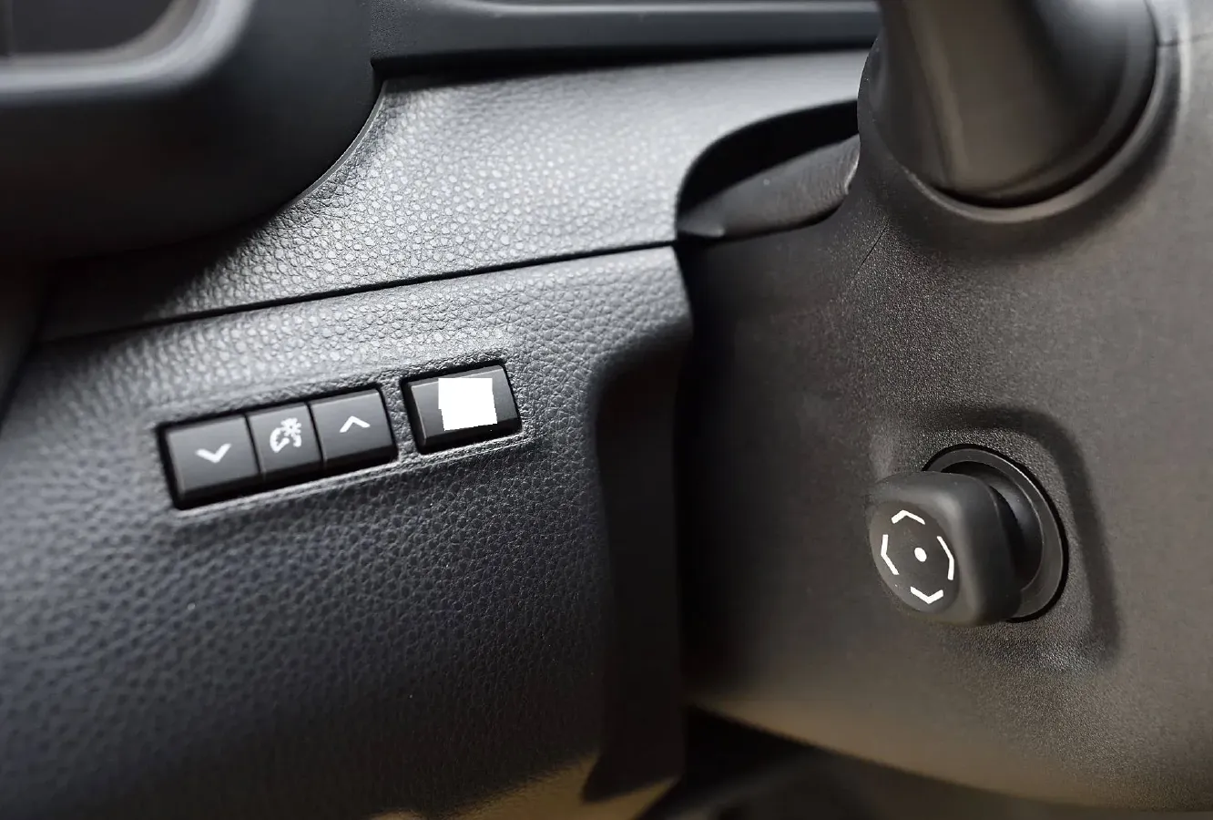 2023 Toyota CrownSportCross 2.4T 269HP L4 6AT Hybrid,autocango,china used car exporter,china ev exporter,chinese used car exporter,chinese used ev exporter