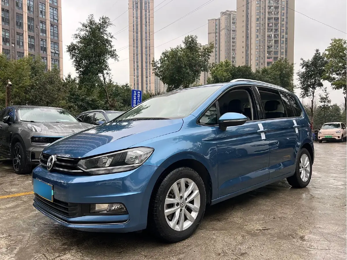 2016 Volkswagen Touran 1.4T 150HP L4 7DCT