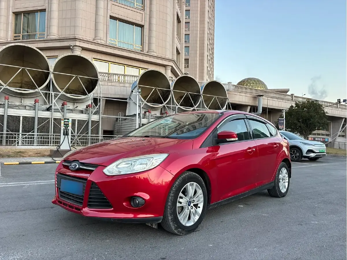 2012 Ford Focus 1.6L 125HP L4 5MT