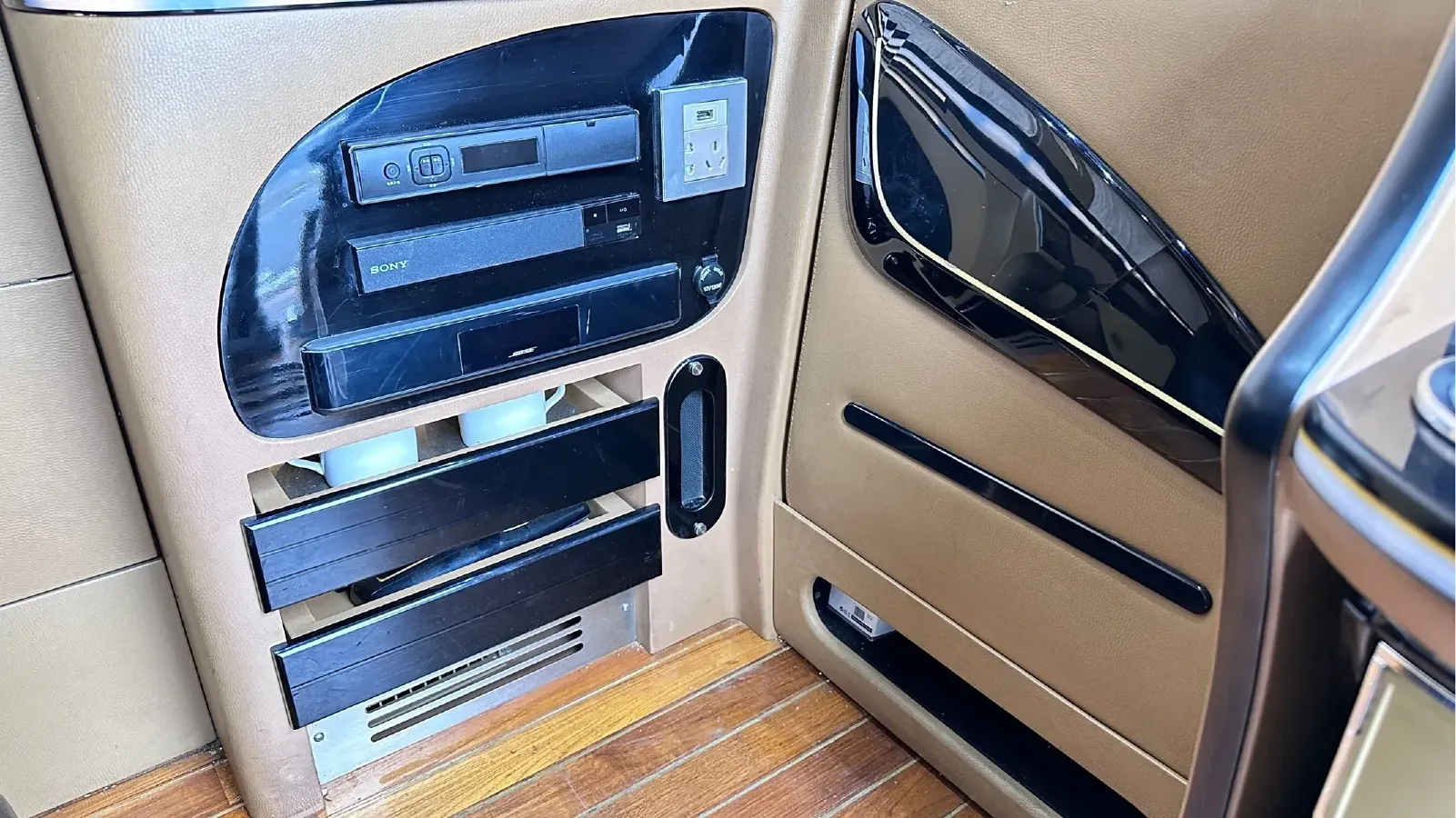 2015 Nissan Quest 3.5L 277HP V6 CVT,autocango,china used car exporter,china ev exporter,chinese used car exporter,chinese used ev exporter