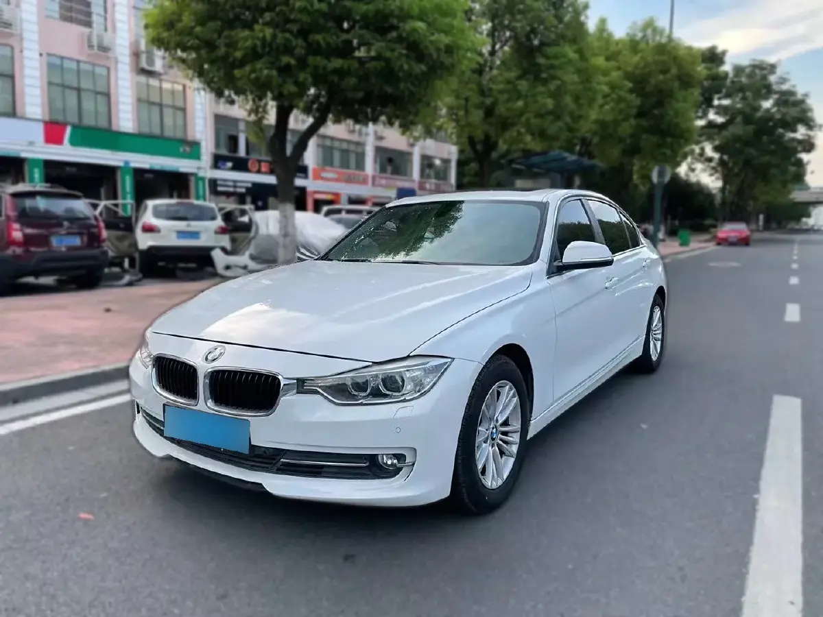 2013 BMW 3 Series 2.0T 184HP L4 8AT