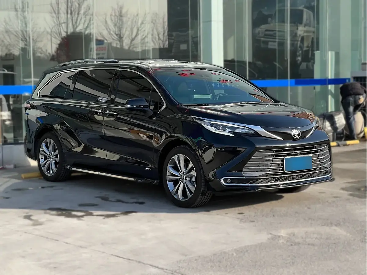 2024 Toyota Sienna 2.5L 189HP L4 E-CVT Hybrid