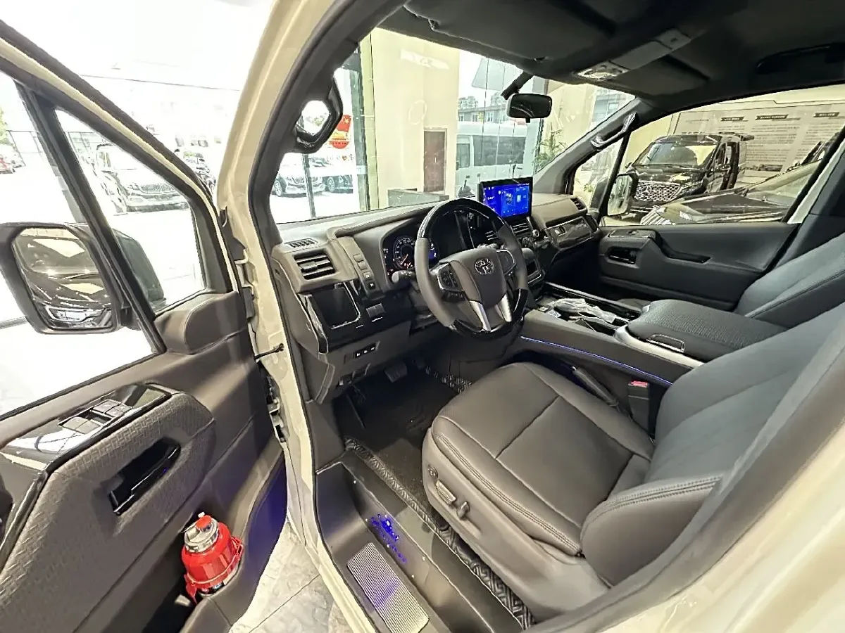 2011 Toyota Hiace 2.7L 154HP L4 4AT,autocango,china used car exporter,china ev exporter,chinese used car exporter,chinese used ev exporter