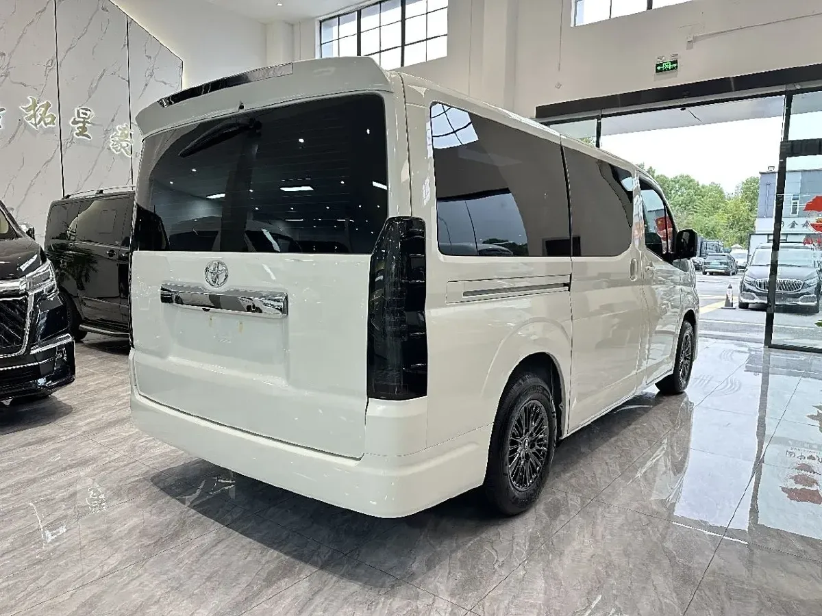 2011 Toyota Hiace 2.7L 154HP L4 4AT,autocango,china used car exporter,china ev exporter,chinese used car exporter,chinese used ev exporter