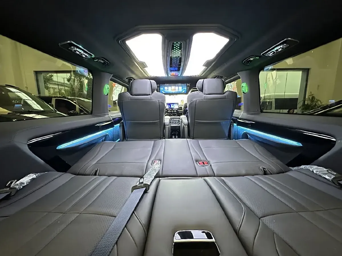 2011 Toyota Hiace 2.7L 154HP L4 4AT,autocango,china used car exporter,china ev exporter,chinese used car exporter,chinese used ev exporter