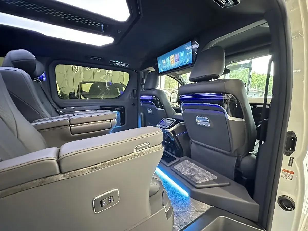 2011 Toyota Hiace 2.7L 154HP L4 4AT,autocango,china used car exporter,china ev exporter,chinese used car exporter,chinese used ev exporter