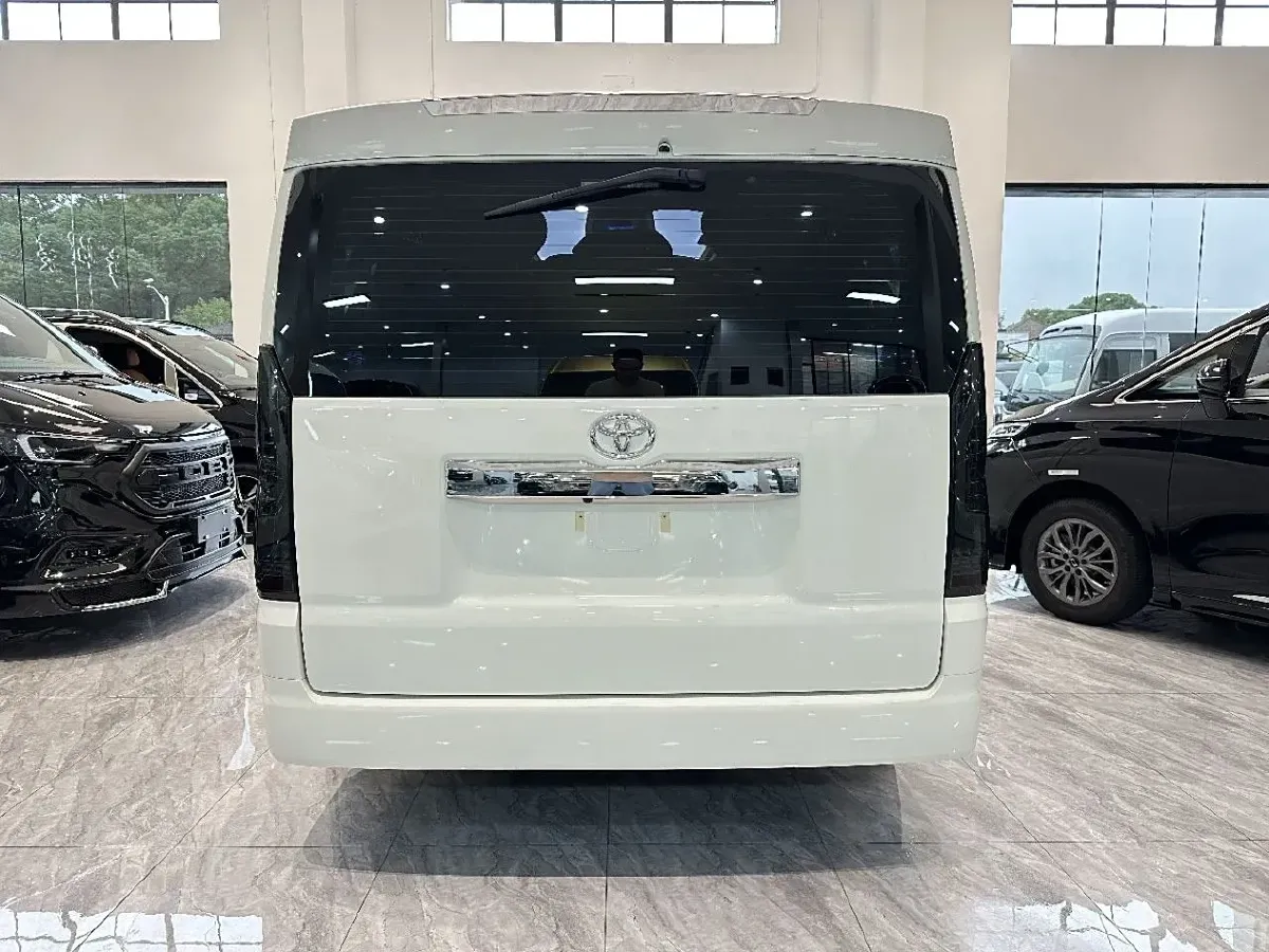 2011 Toyota Hiace 2.7L 154HP L4 4AT,autocango,china used car exporter,china ev exporter,chinese used car exporter,chinese used ev exporter