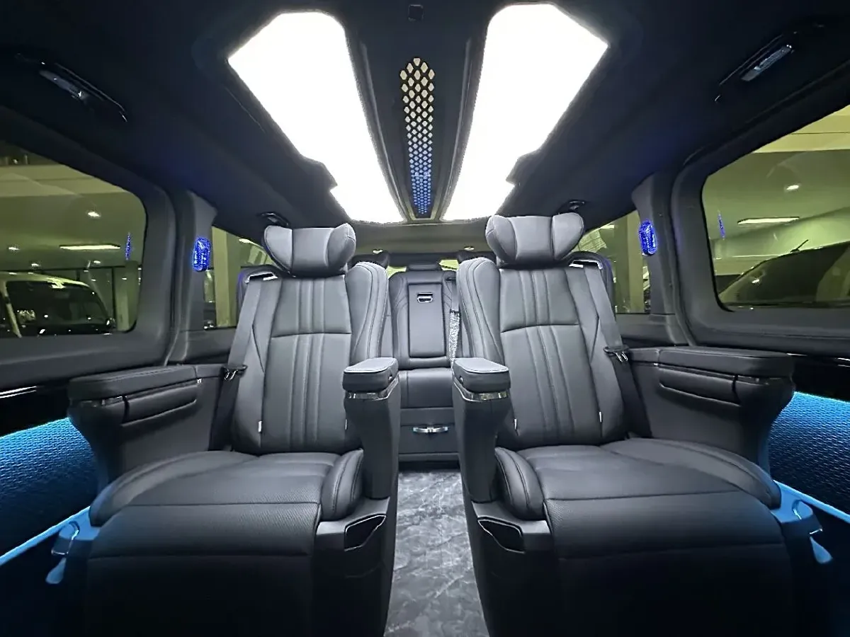 2011 Toyota Hiace 2.7L 154HP L4 4AT,autocango,china used car exporter,china ev exporter,chinese used car exporter,chinese used ev exporter